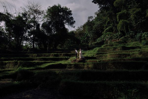 picture-perfect-bali-destination-wedding-at-bambu-indah-20