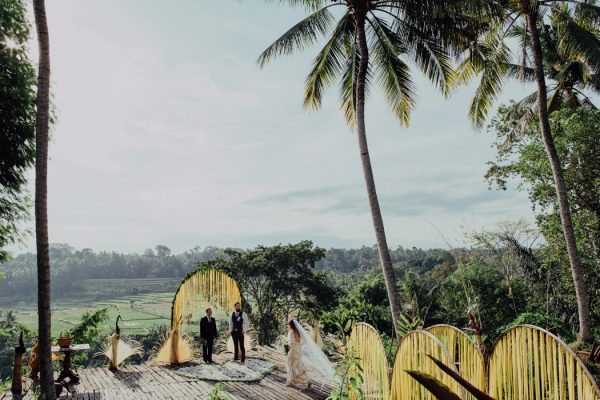 picture-perfect-bali-destination-wedding-at-bambu-indah-24