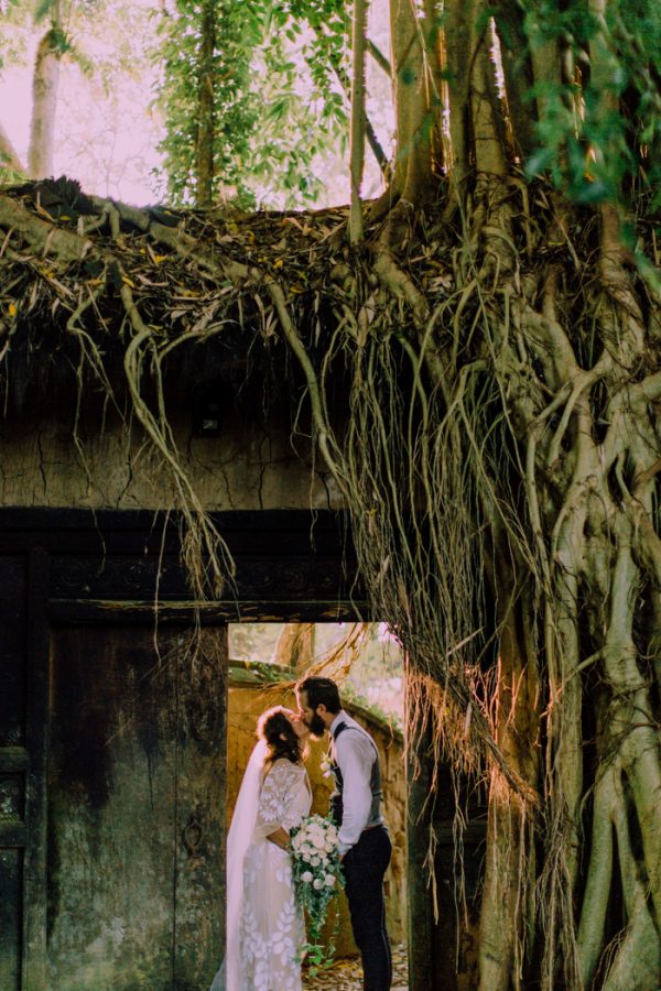 picture-perfect-bali-destination-wedding-at-bambu-indah-32