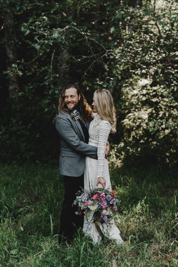 Stylish and Secluded Olympic National Park Elopement | Junebug Weddings