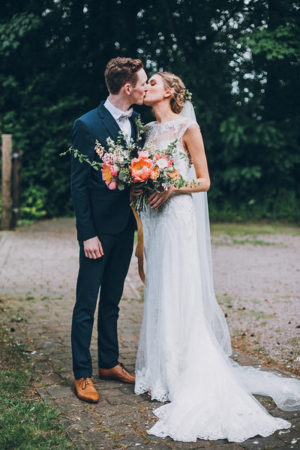 sweet-and-sparkly-leicestershire-wedding-at-the-old-stables-18