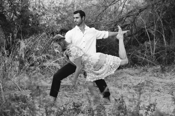 this-ultra-flexible-couple-had-a-yoga-engagement-in-the-woods-10