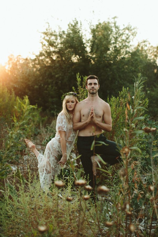 this-ultra-flexible-couple-had-a-yoga-engagement-in-the-woods-22