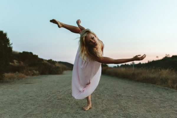 this-ultra-flexible-couple-had-a-yoga-engagement-in-the-woods-36