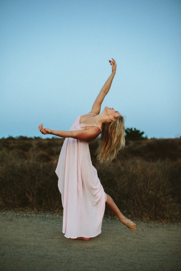 this-ultra-flexible-couple-had-a-yoga-engagement-in-the-woods-37