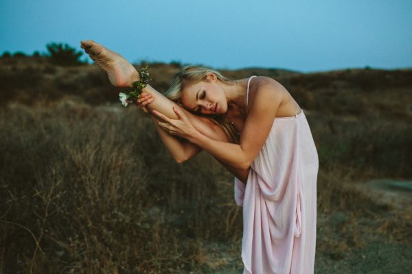 this-ultra-flexible-couple-had-a-yoga-engagement-in-the-woods-39