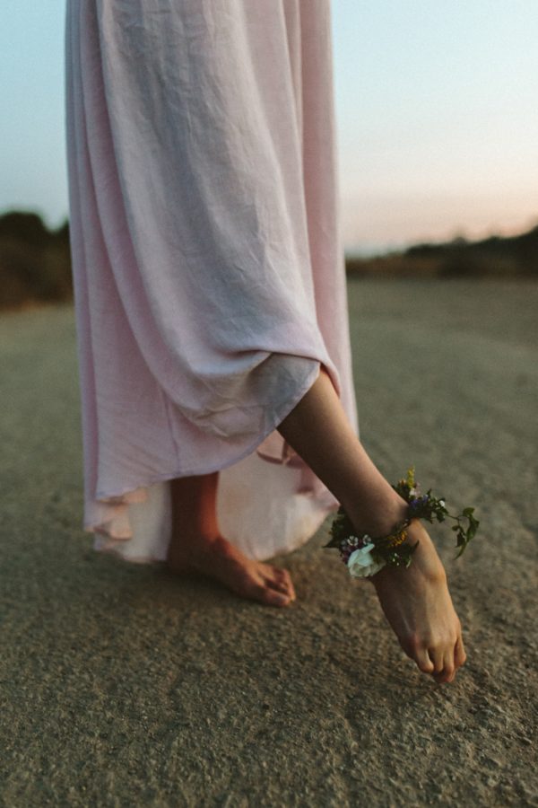 this-ultra-flexible-couple-had-a-yoga-engagement-in-the-woods-40