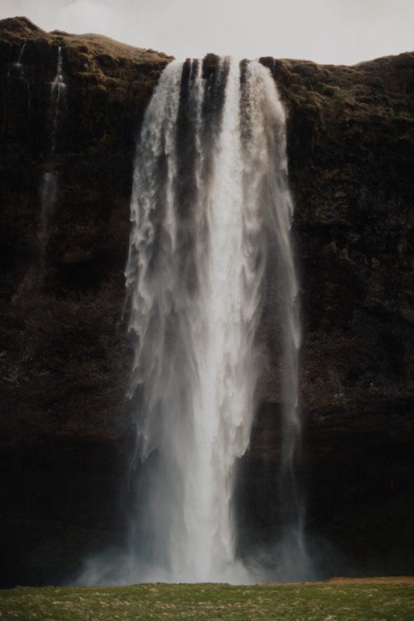 thrilling-pre-wedding-photos-in-the-south-coast-of-iceland-5