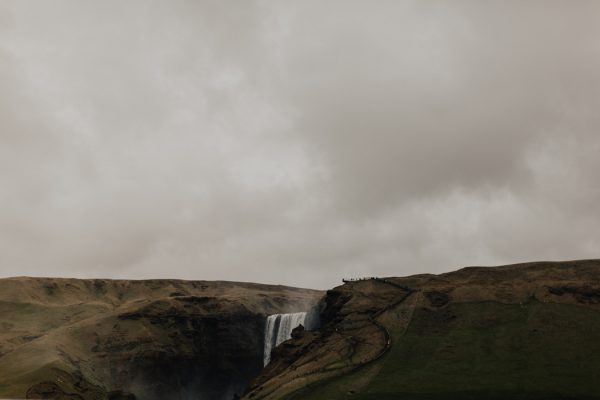 thrilling-pre-wedding-photos-in-the-south-coast-of-iceland-7
