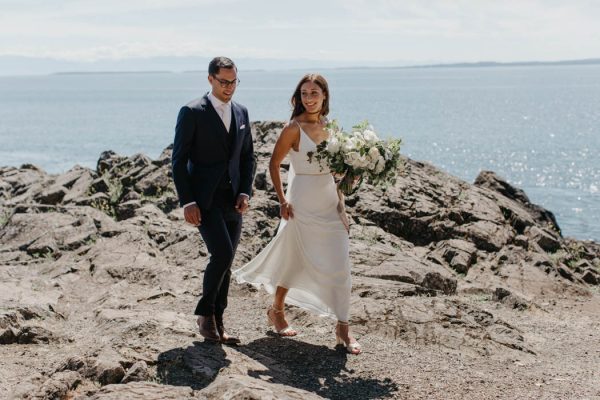 blue-and-white-roche-harbor-resort-wedding-on-san-juan-island-luke-and-mallory-photography-10