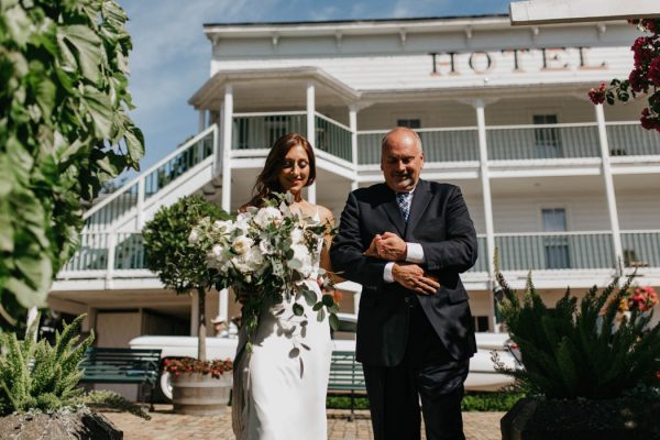 blue-and-white-roche-harbor-resort-wedding-on-san-juan-island-luke-and-mallory-photography-16