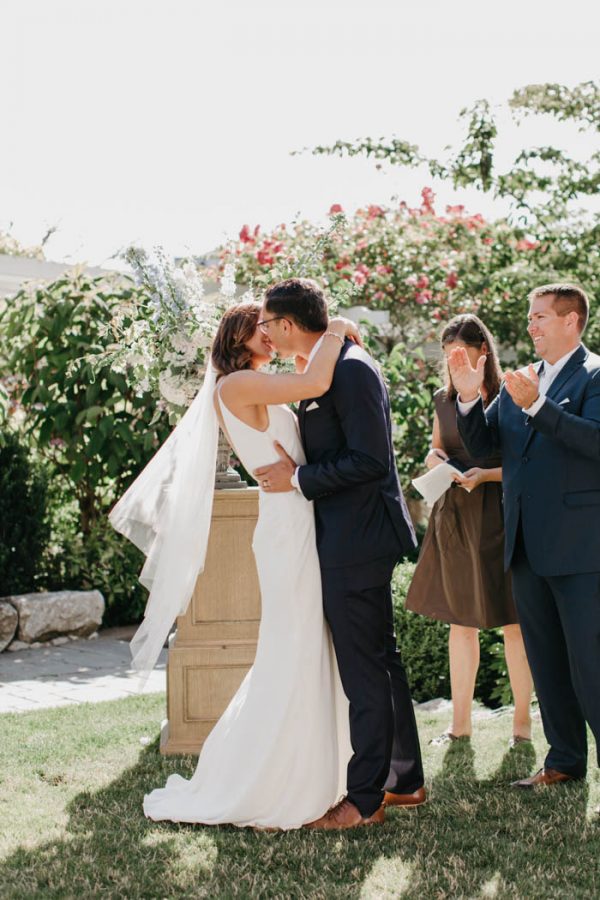 blue-and-white-roche-harbor-resort-wedding-on-san-juan-island-luke-and-mallory-photography-22