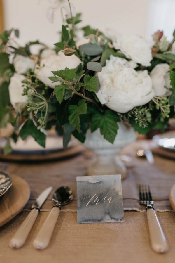 blue-and-white-roche-harbor-resort-wedding-on-san-juan-island-luke-and-mallory-photography-27