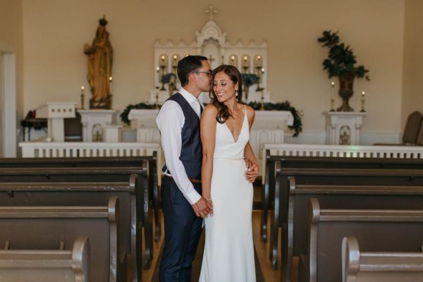 blue-and-white-roche-harbor-resort-wedding-on-san-juan-island-luke-and-mallory-photography-28