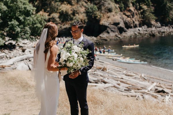 blue-and-white-roche-harbor-resort-wedding-on-san-juan-island-luke-and-mallory-photography-3