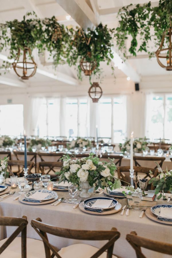 blue-and-white-roche-harbor-resort-wedding-on-san-juan-island-luke-and-mallory-photography-35