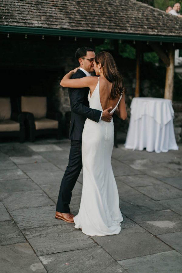 blue-and-white-roche-harbor-resort-wedding-on-san-juan-island-luke-and-mallory-photography-46