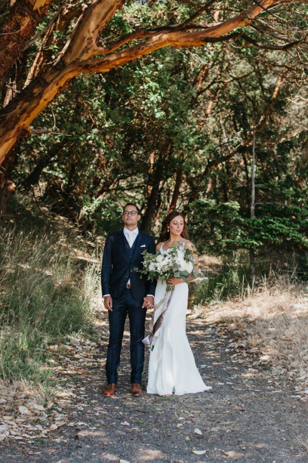 blue-and-white-roche-harbor-resort-wedding-on-san-juan-island-luke-and-mallory-photography-6