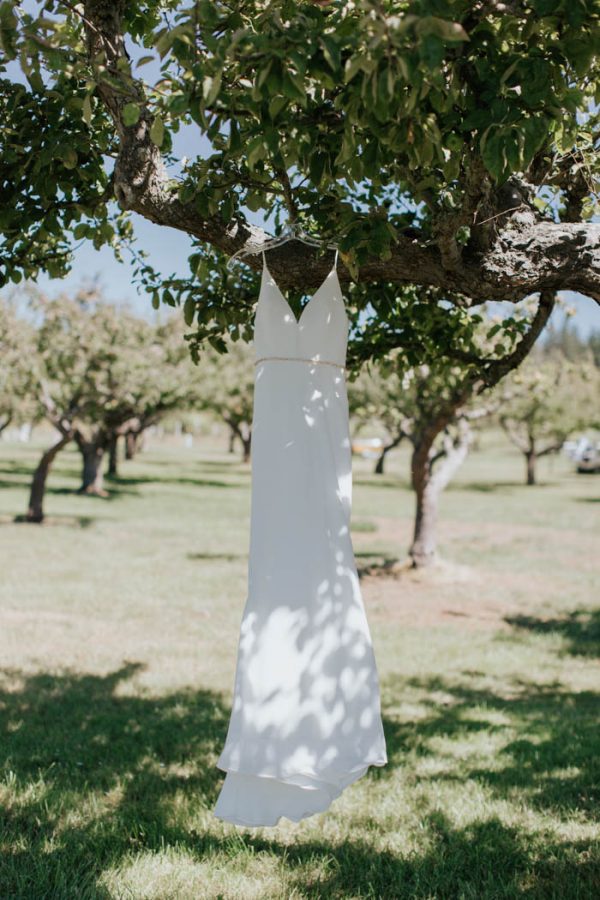 blue-and-white-roche-harbor-resort-wedding-on-san-juan-island-luke-and-mallory-photography-60