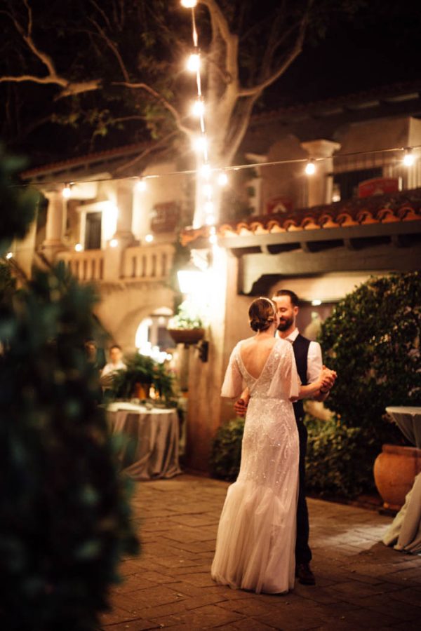 creative-sedona-wedding-in-the-tlaquepaque-arts-and-crafts-village-jane-in-the-woods-25