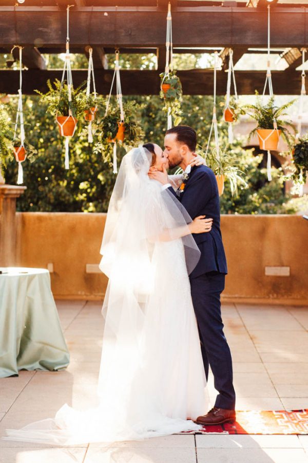 creative-sedona-wedding-in-the-tlaquepaque-arts-and-crafts-village-jane-in-the-woods-47