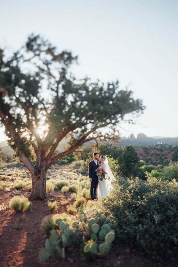 creative-sedona-wedding-in-the-tlaquepaque-arts-and-crafts-village-jane-in-the-woods-53