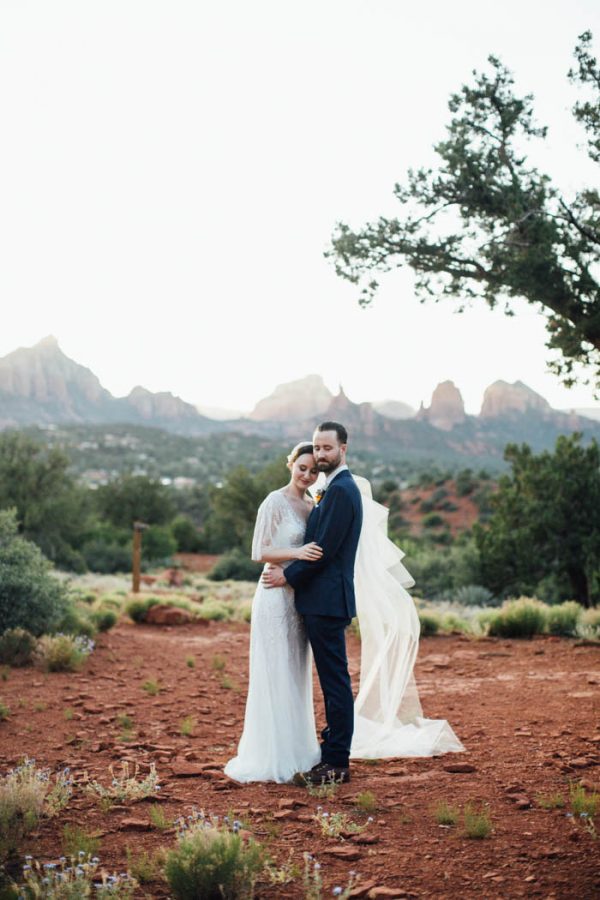 creative-sedona-wedding-in-the-tlaquepaque-arts-and-crafts-village-jane-in-the-woods-66