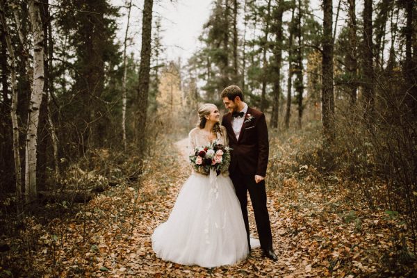 elegant-marsala-and-champagne-manitoba-wedding-at-the-rustic-wedding-barn-ariana-tennyson-photography-18