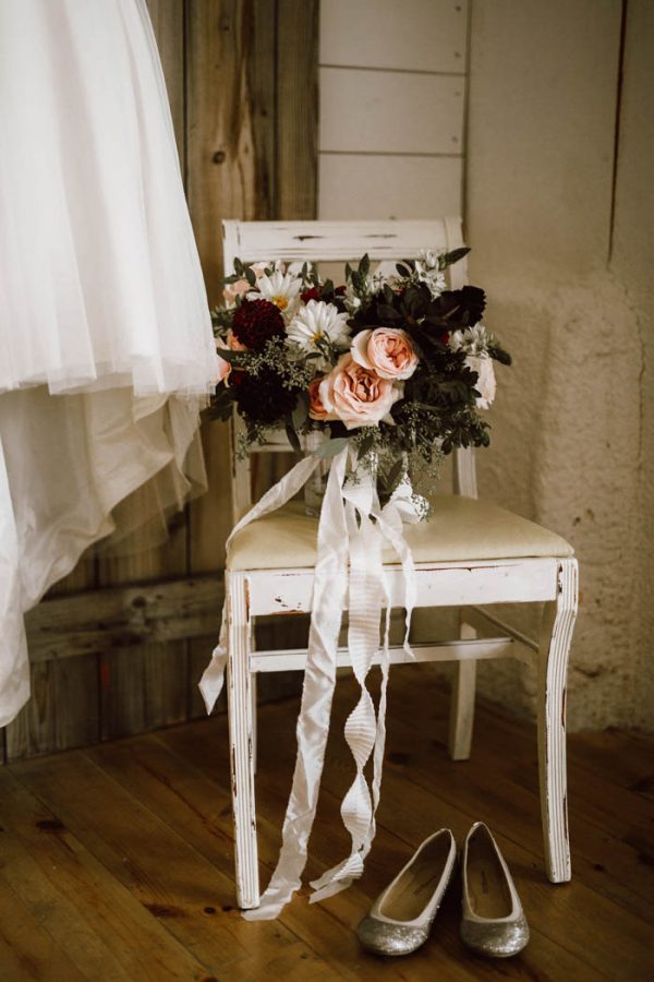 elegant-marsala-and-champagne-manitoba-wedding-at-the-rustic-wedding-barn-ariana-tennyson-photography-2