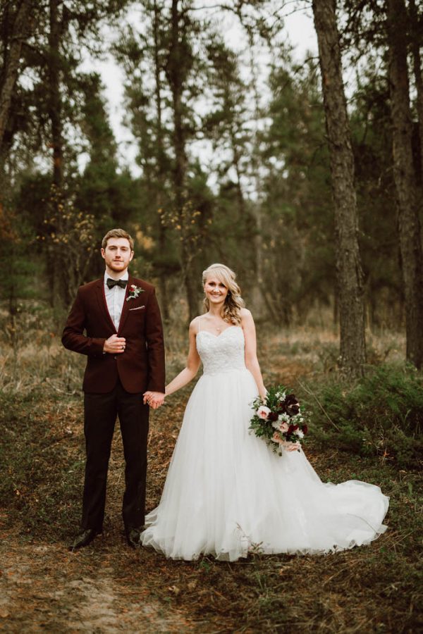 elegant-marsala-and-champagne-manitoba-wedding-at-the-rustic-wedding-barn-ariana-tennyson-photography-26