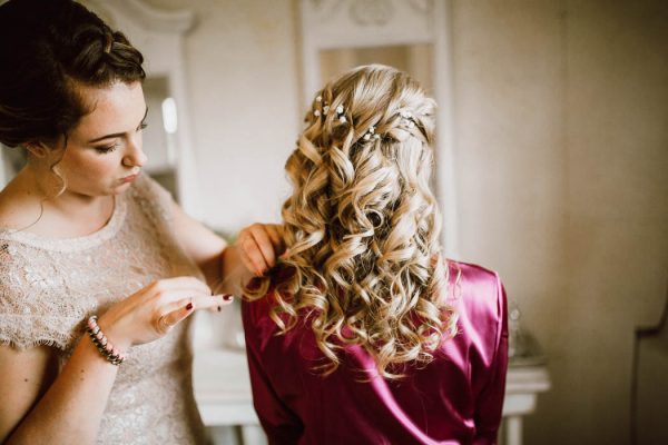 elegant-marsala-and-champagne-manitoba-wedding-at-the-rustic-wedding-barn-ariana-tennyson-photography-3