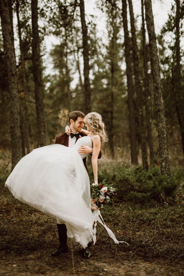 elegant-marsala-and-champagne-manitoba-wedding-at-the-rustic-wedding-barn-ariana-tennyson-photography-31