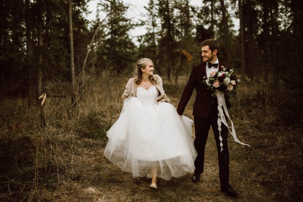 elegant-marsala-and-champagne-manitoba-wedding-at-the-rustic-wedding-barn-ariana-tennyson-photography-32