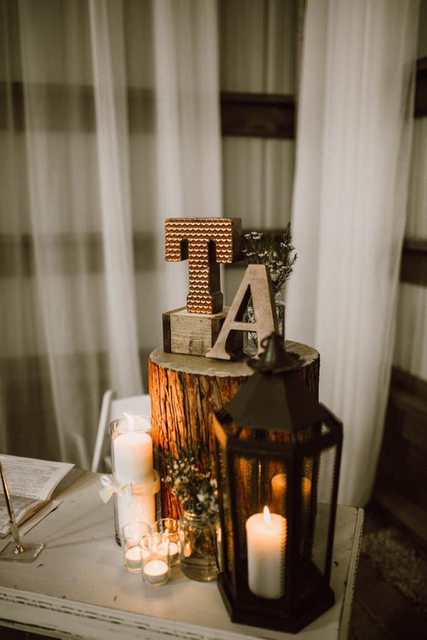 elegant-marsala-and-champagne-manitoba-wedding-at-the-rustic-wedding-barn-ariana-tennyson-photography-35