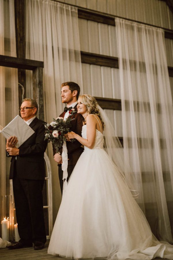 elegant-marsala-and-champagne-manitoba-wedding-at-the-rustic-wedding-barn-ariana-tennyson-photography-43