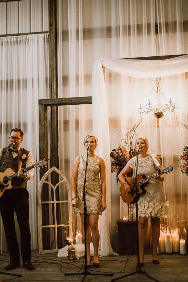 elegant-marsala-and-champagne-manitoba-wedding-at-the-rustic-wedding-barn-ariana-tennyson-photography-44