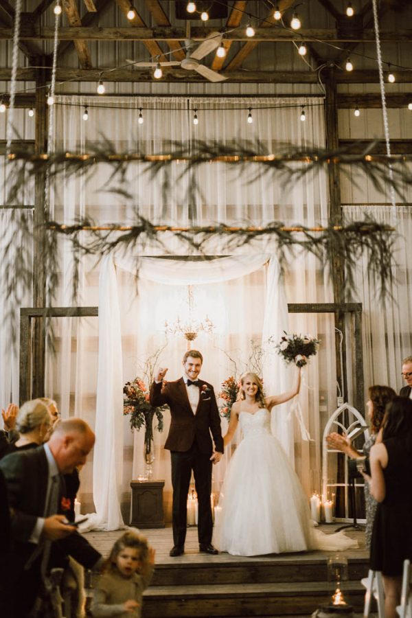 elegant-marsala-and-champagne-manitoba-wedding-at-the-rustic-wedding-barn-ariana-tennyson-photography-47