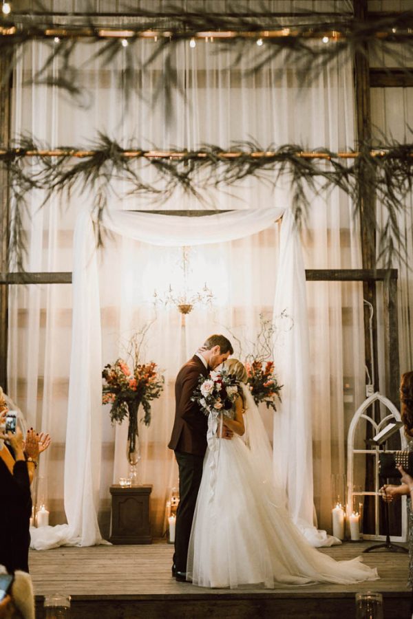 elegant-marsala-and-champagne-manitoba-wedding-at-the-rustic-wedding-barn-ariana-tennyson-photography-48