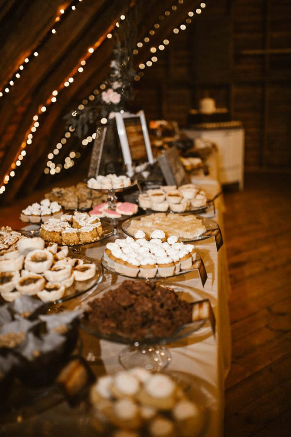 elegant-marsala-and-champagne-manitoba-wedding-at-the-rustic-wedding-barn-ariana-tennyson-photography-53