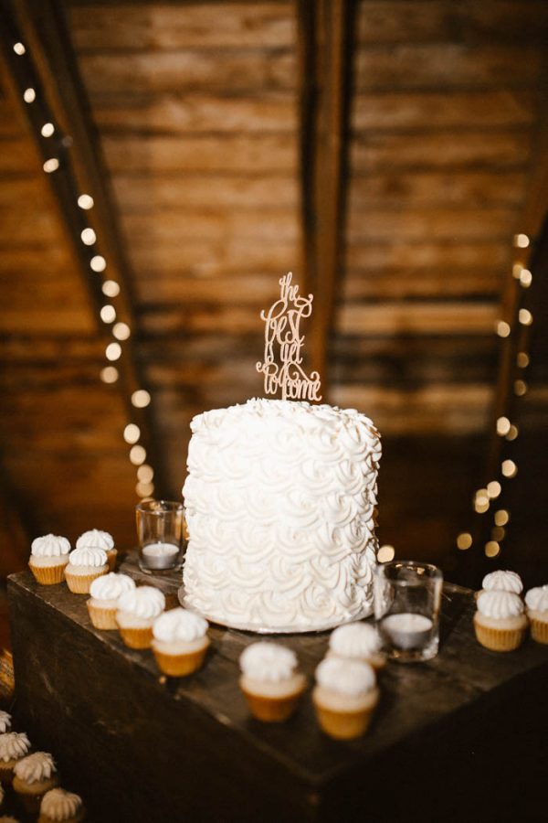 elegant-marsala-and-champagne-manitoba-wedding-at-the-rustic-wedding-barn-ariana-tennyson-photography-55