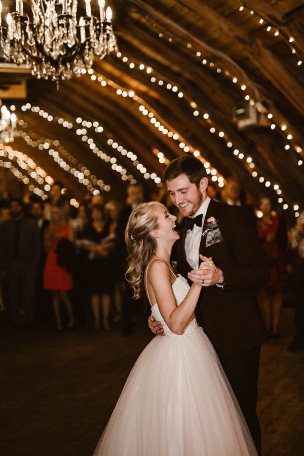 elegant-marsala-and-champagne-manitoba-wedding-at-the-rustic-wedding-barn-ariana-tennyson-photography-57