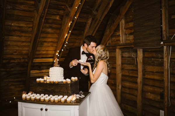 elegant-marsala-and-champagne-manitoba-wedding-at-the-rustic-wedding-barn-ariana-tennyson-photography-59