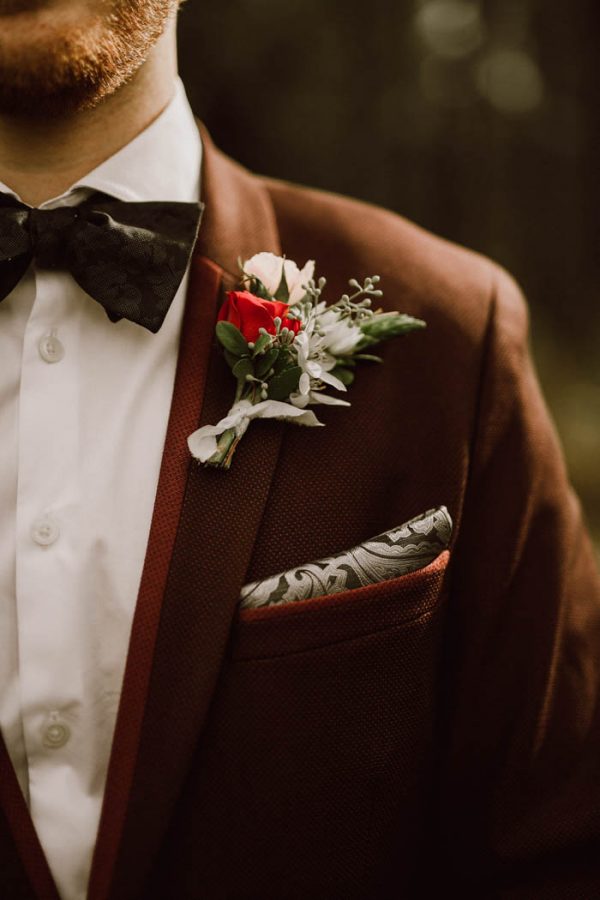 elegant-marsala-and-champagne-manitoba-wedding-at-the-rustic-wedding-barn-ariana-tennyson-photography-9