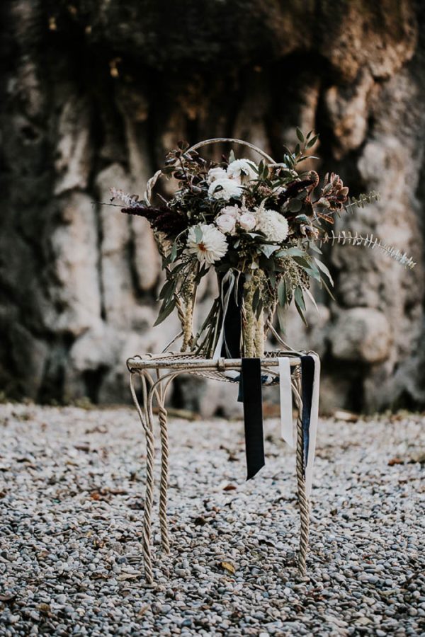 ethereal-and-dark-winter-wedding-inspiration-fresh-and-wood-7