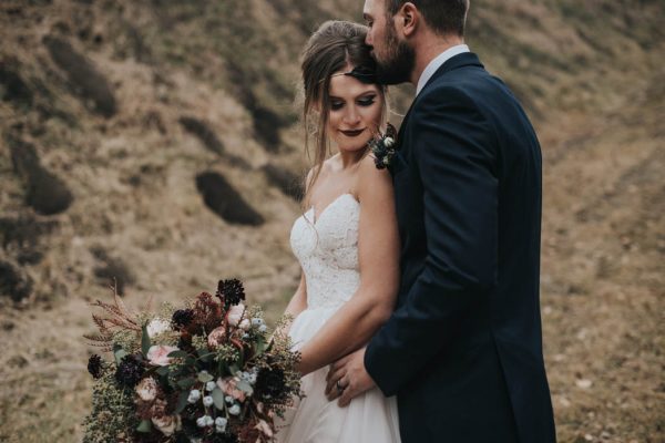 get-your-moody-color-palette-inspiration-from-this-late-fall-wedding-shoot-lindsay-nickel-photography-31