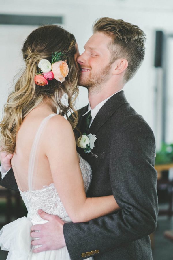 green-and-peach-snohomish-barn-wedding-at-dairyland-athena-grace-16