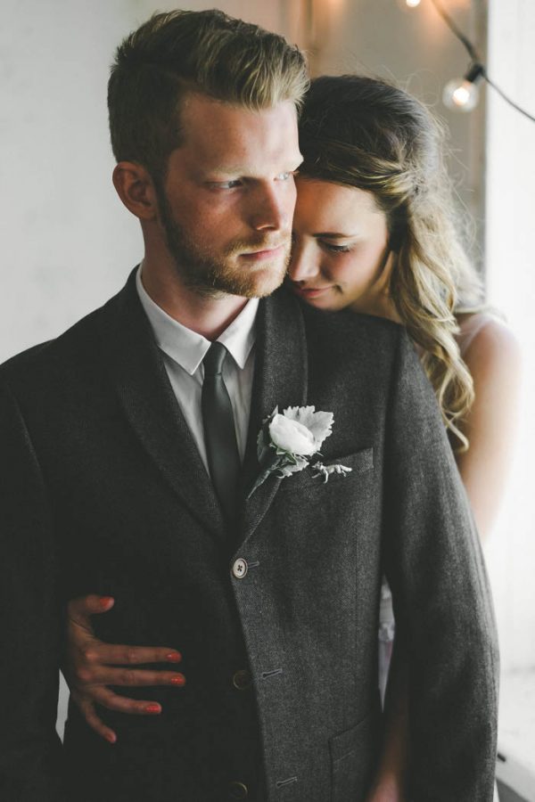 green-and-peach-snohomish-barn-wedding-at-dairyland-athena-grace-22