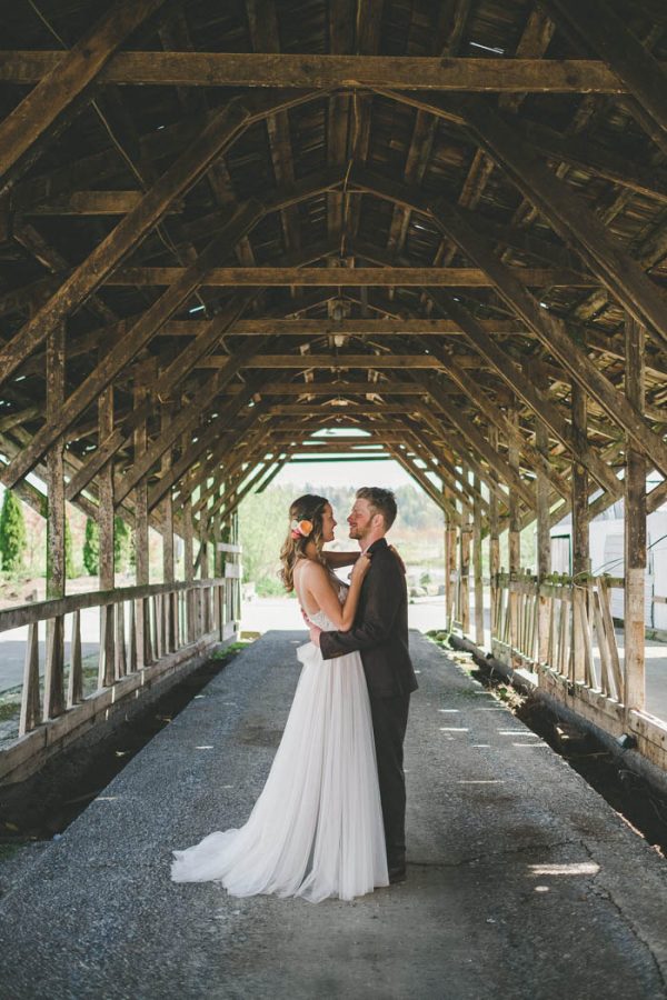 green-and-peach-snohomish-barn-wedding-at-dairyland-athena-grace-27