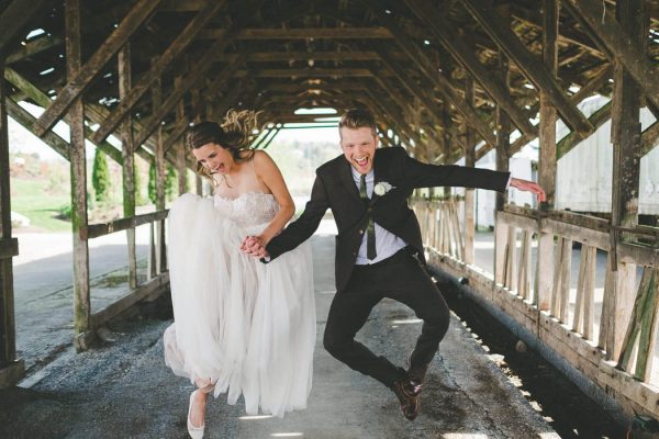 green-and-peach-snohomish-barn-wedding-at-dairyland-athena-grace-28