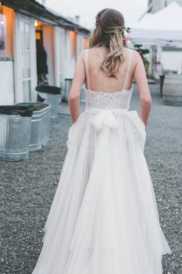 green-and-peach-snohomish-barn-wedding-at-dairyland-athena-grace-59